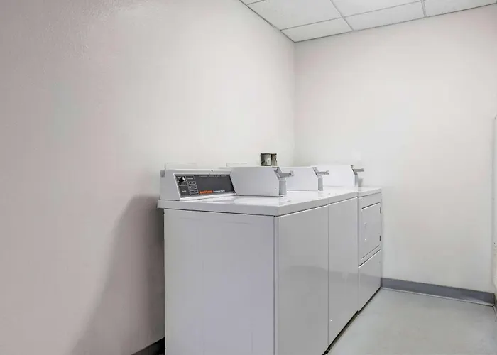 6-benson, Az Hotel 4*