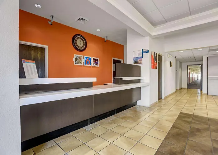 6-benson, Az Hotel 4*