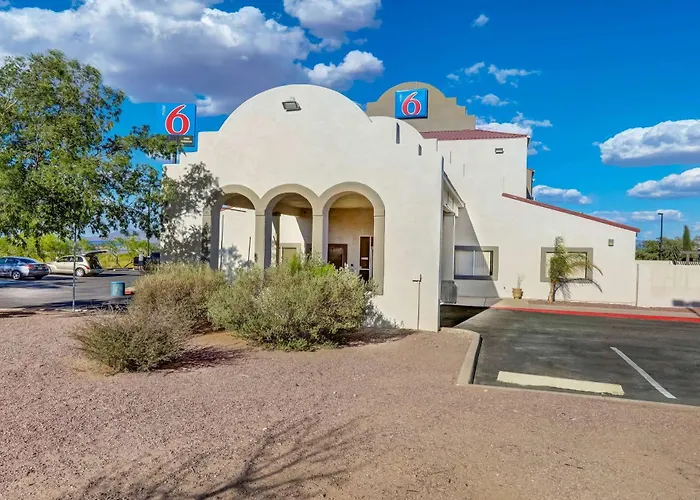 6-benson, Az Hotel 4*