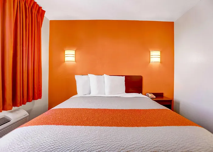 6-benson, Az Hotel 4*