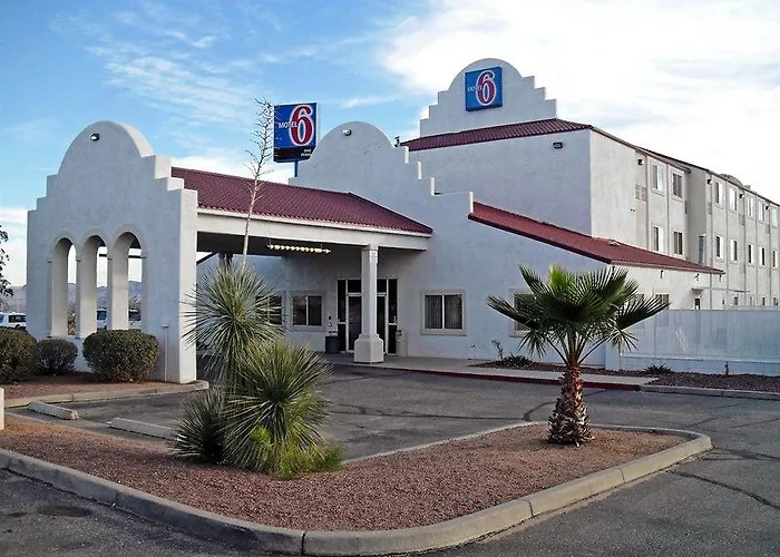 6-benson, Az Hotel