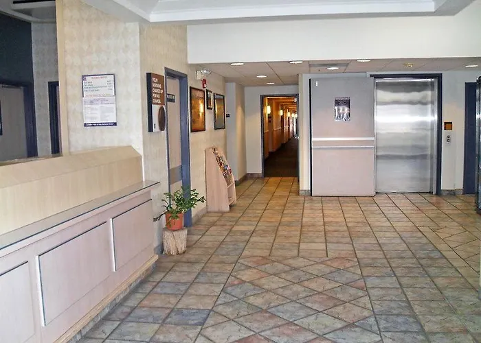6-benson, Az