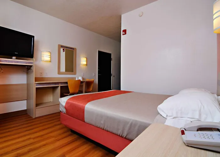 6-benson, Az Hotel 4*