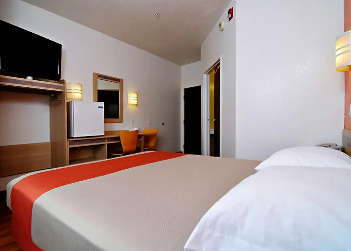 6-benson, Az Hotel