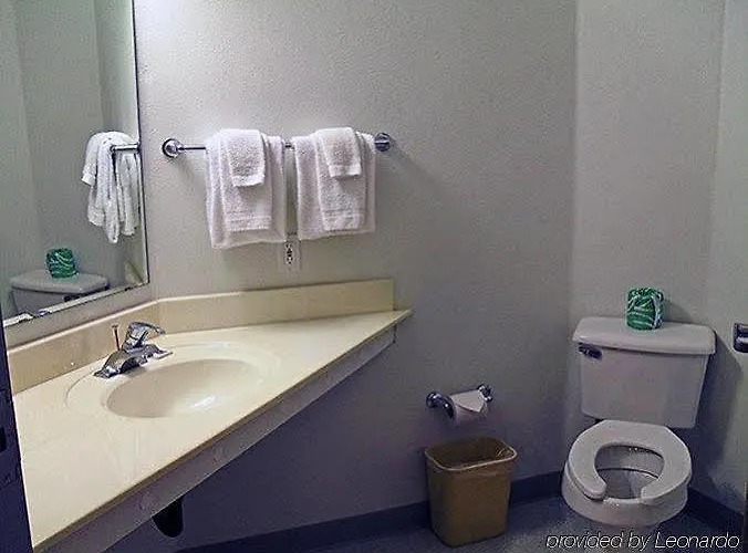6-benson, Az Hotel