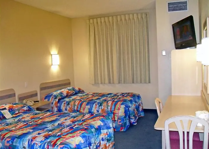 6-benson, Az Hotel 4*